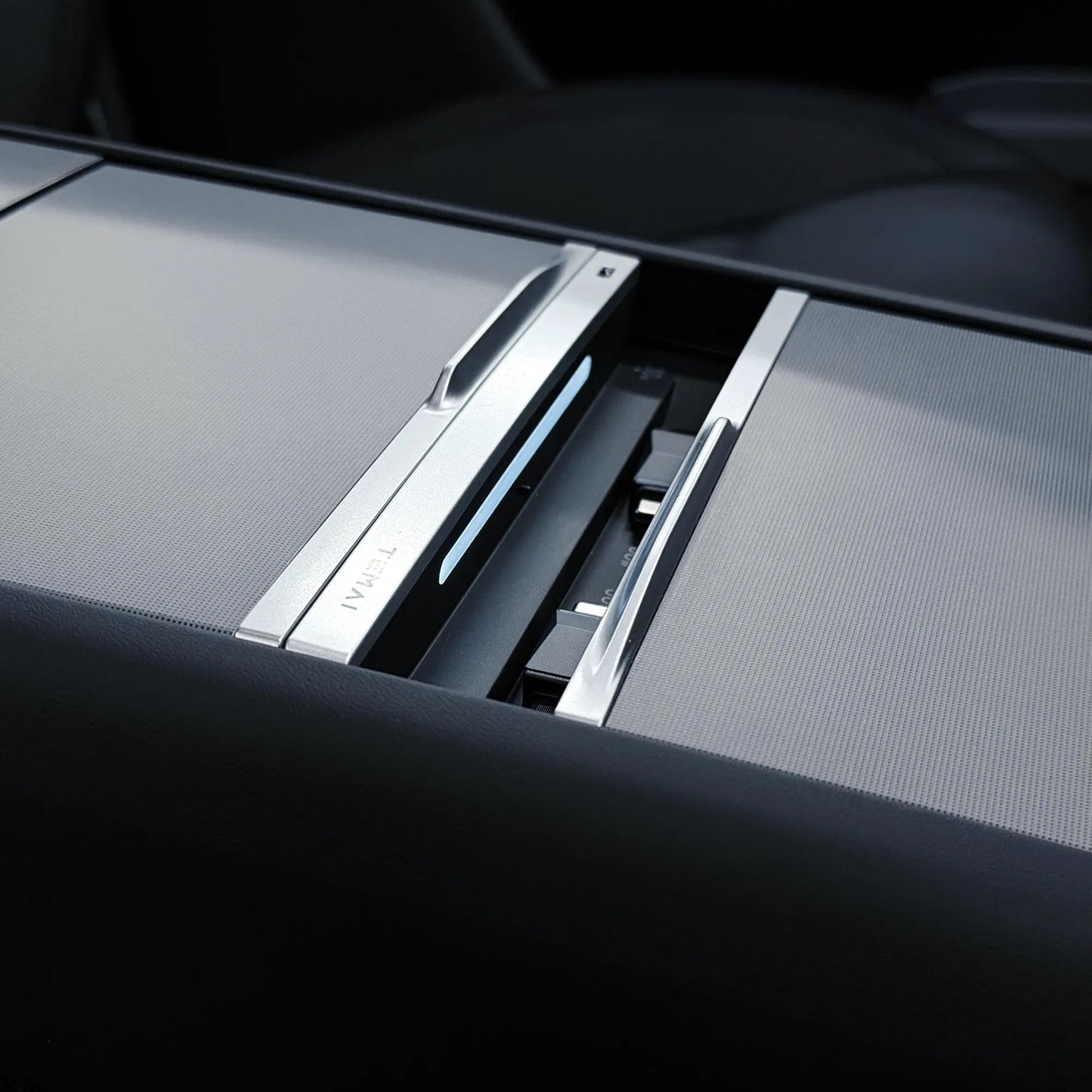 Console Charging Hub (新型モデルY/3)